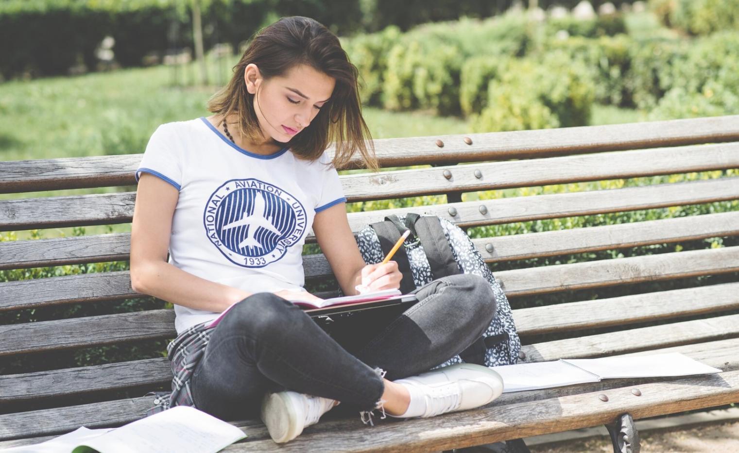 Tim Silverlinx membantu nasabah memahami strategi investasi modal kecil